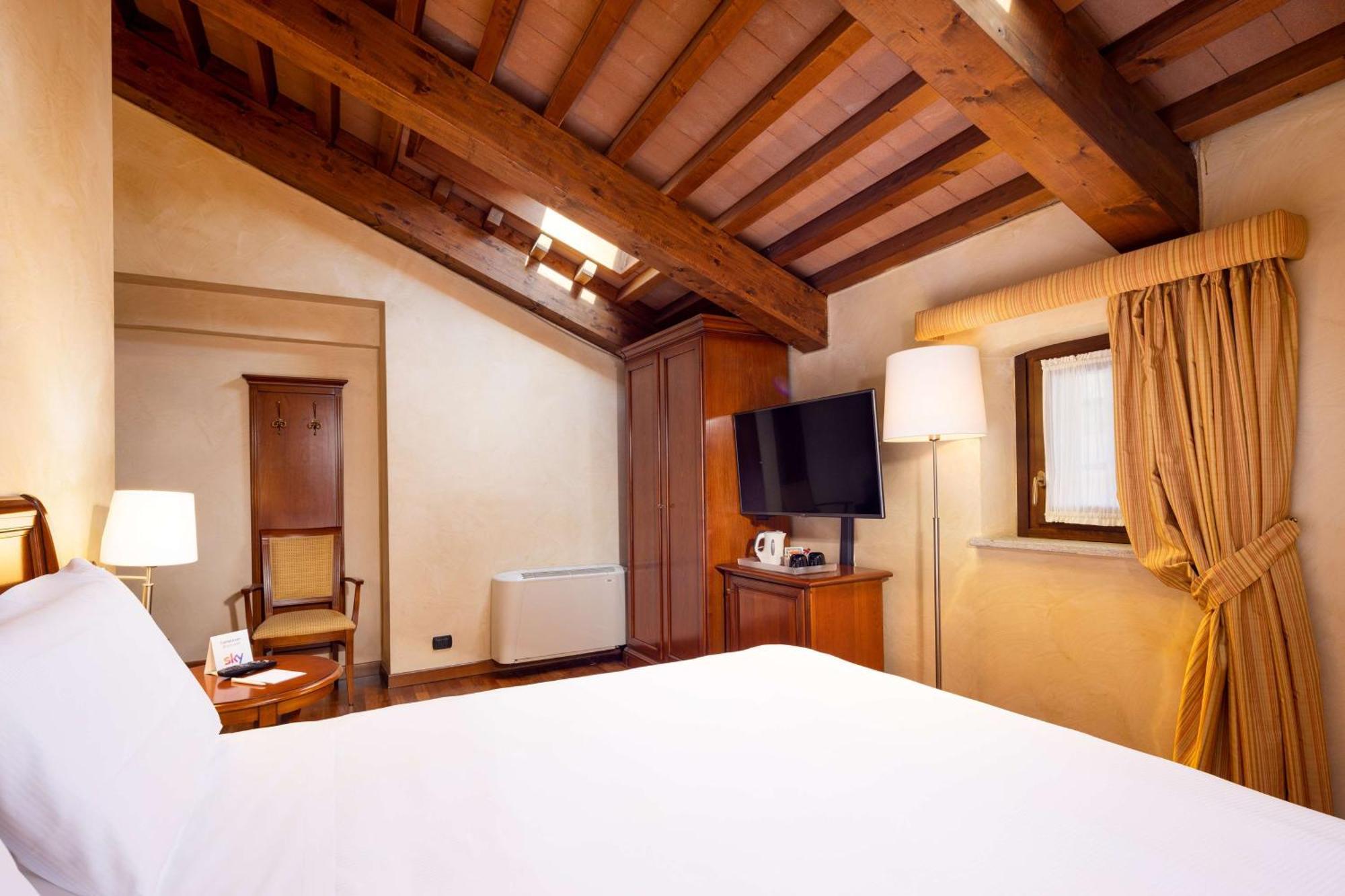 Best Western Plus Hotel Le Rondini San Francesco al Campo Luaran gambar