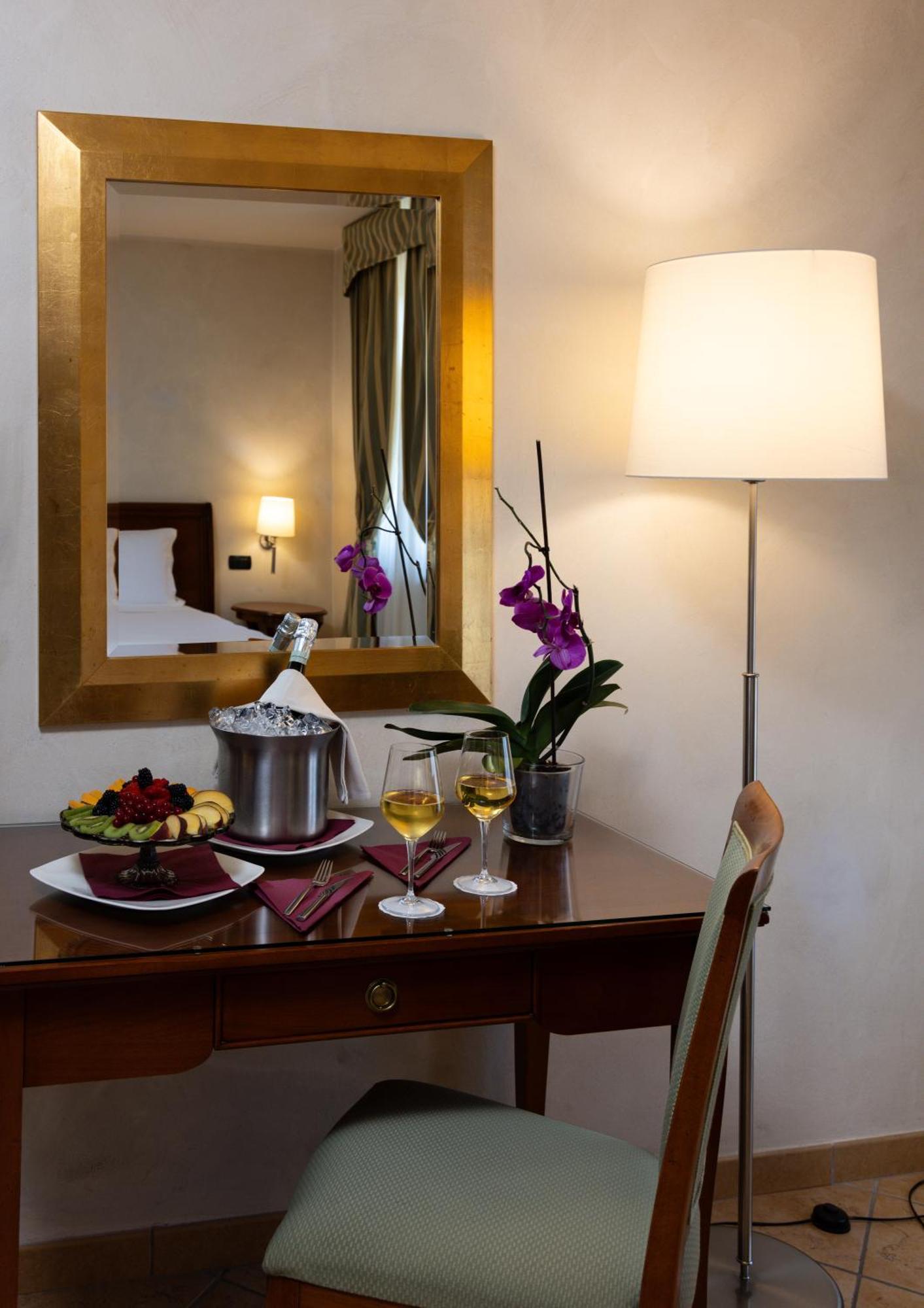 Best Western Plus Hotel Le Rondini San Francesco al Campo Luaran gambar