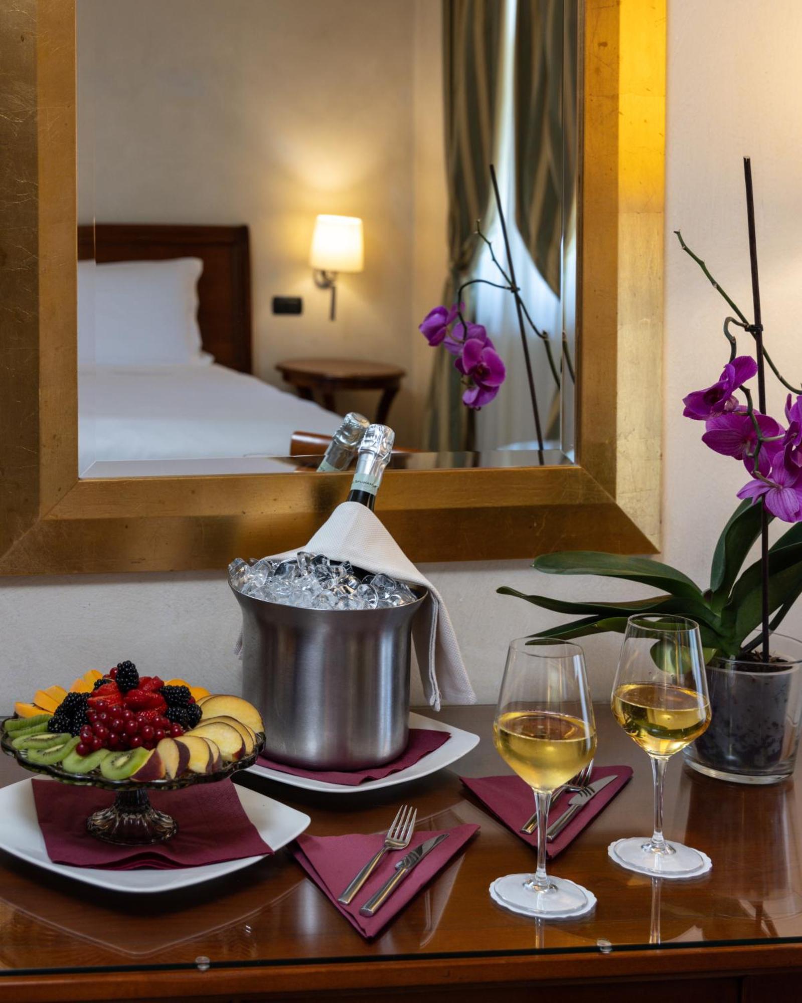 Best Western Plus Hotel Le Rondini San Francesco al Campo Luaran gambar